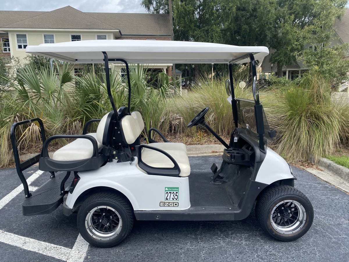 2016 EZGO RXV 2+2 White/White Seats (2735)